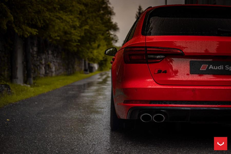Детали экстерьера Audi S4 Avant on Vossen Wheels (VFS-2) 2019 года  (фото 19 из 37)